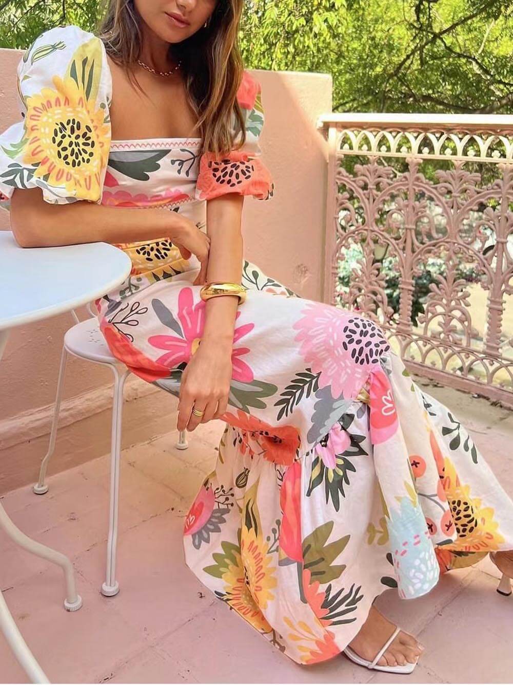 Vestido largo con estampado floral, ideal para eventos y ocasiones especiales
