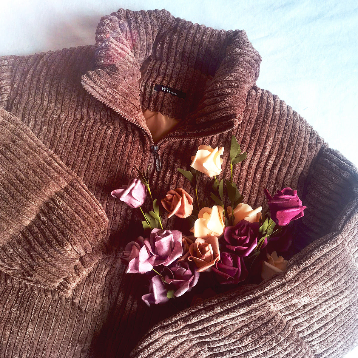 Chaqueta Acolchada de Cuello Alto en Color Crema para Mujer