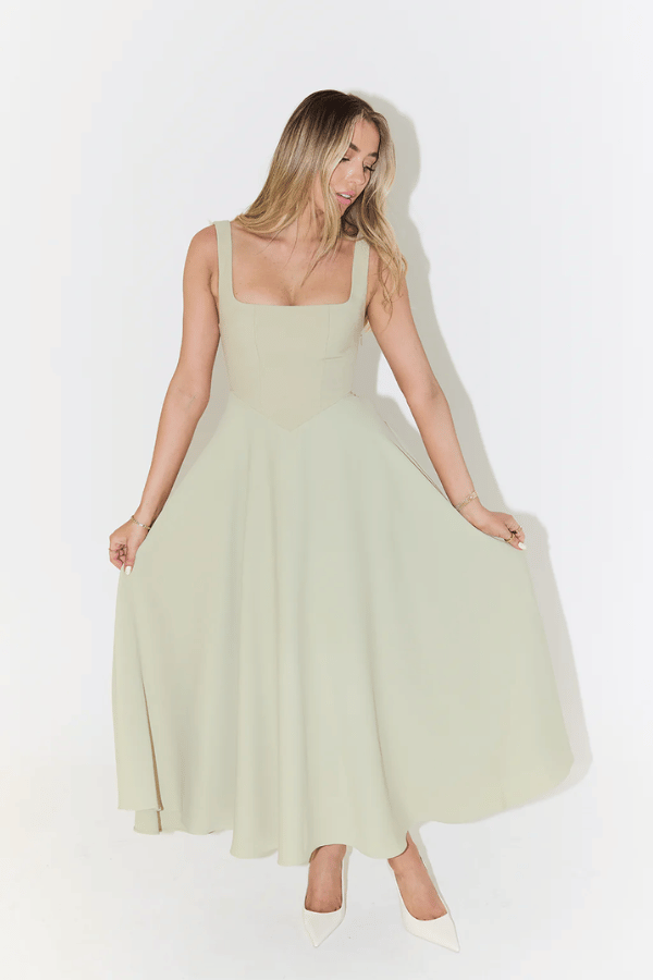 Vestido midi elegante para mujer con diseño sofisticado y versátil