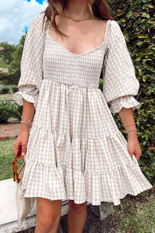 Vestido estilo babydoll con diseño de cuadros y detalle fruncido ideal para un mira casual y femenino