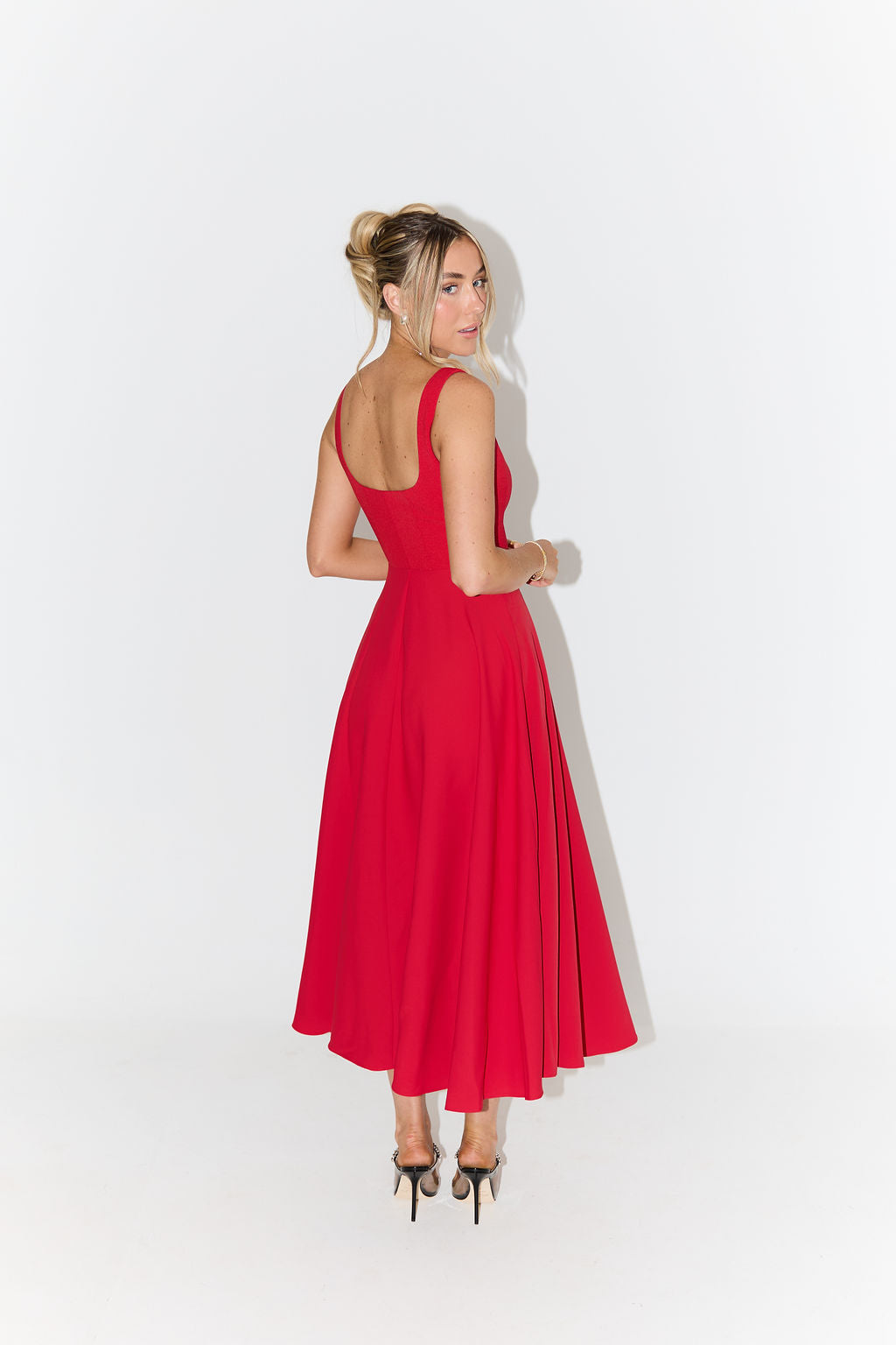 Vestido midi elegante para mujer con diseño sofisticado y versátil