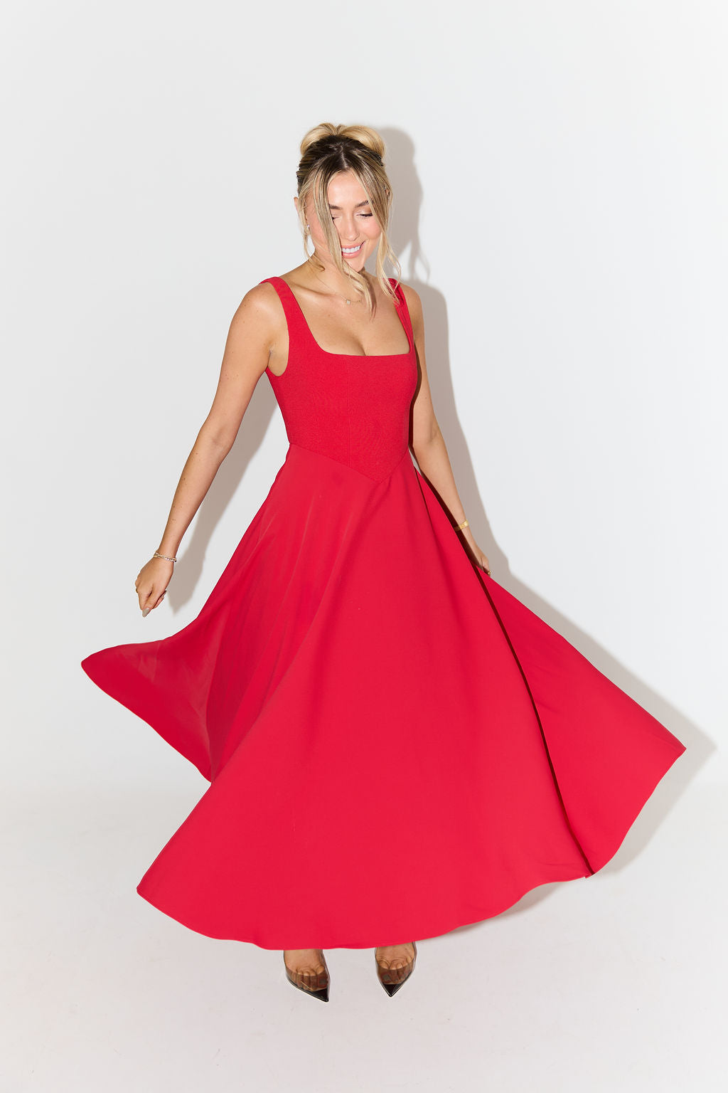 Vestido midi elegante para mujer con diseño sofisticado y versátil