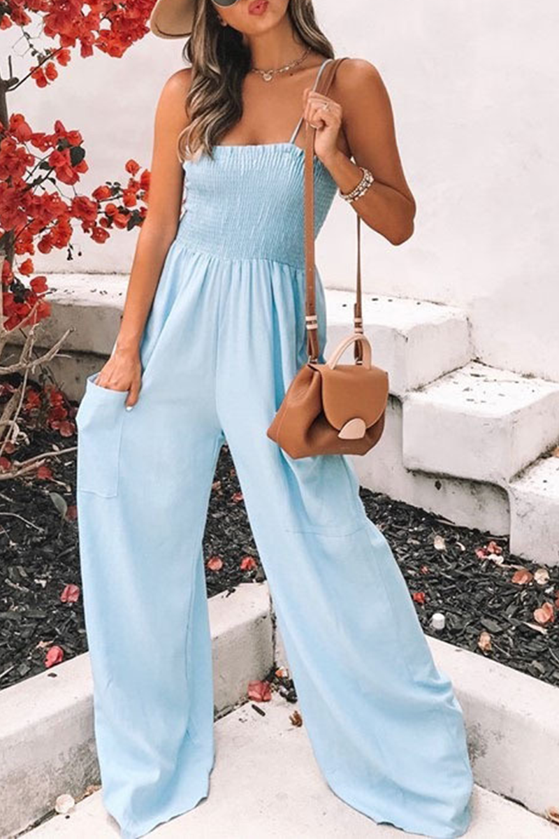 Mono de verano elegante con tirantes finos y pantalón ancho ideal para un mie moderno