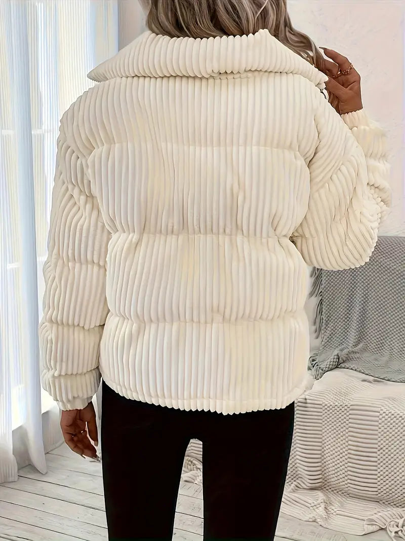 Chaqueta corta de mujer con cuello alto diseño casual y abrigado ideal para el invierno