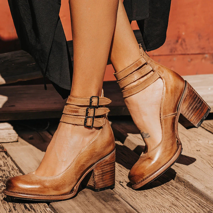 Zapatos con tacón estilo retro y diseño elegante