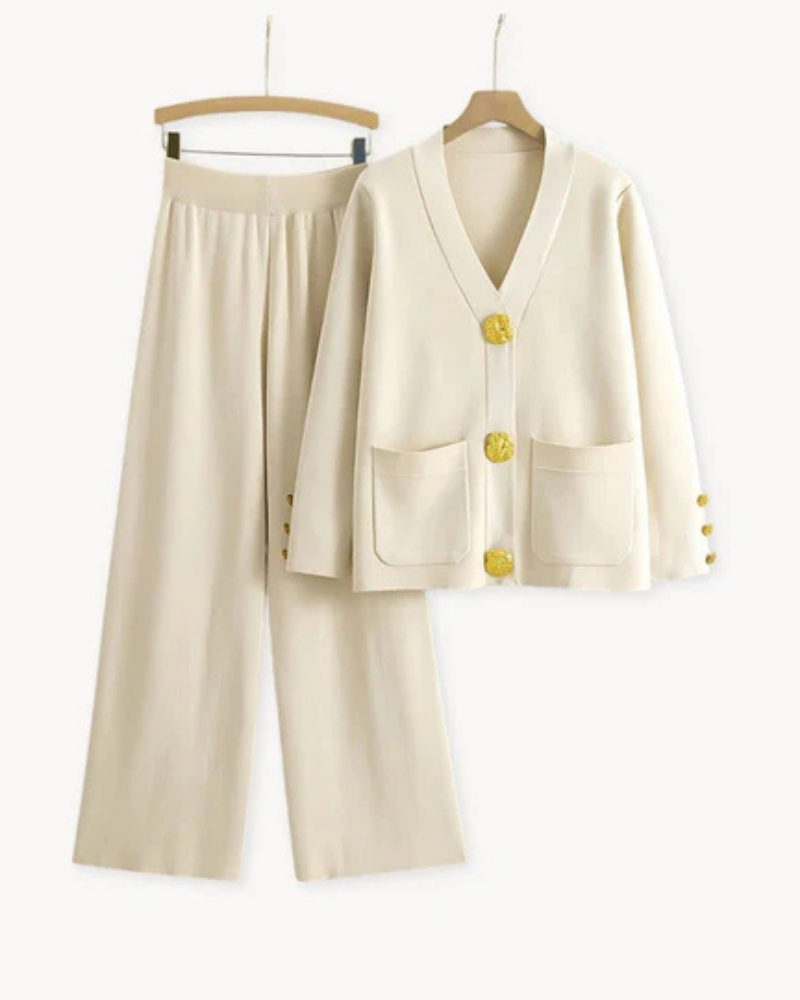 Elegante conjunto femenino con chaqueta de botones grandes y pantalón de pierna ancha