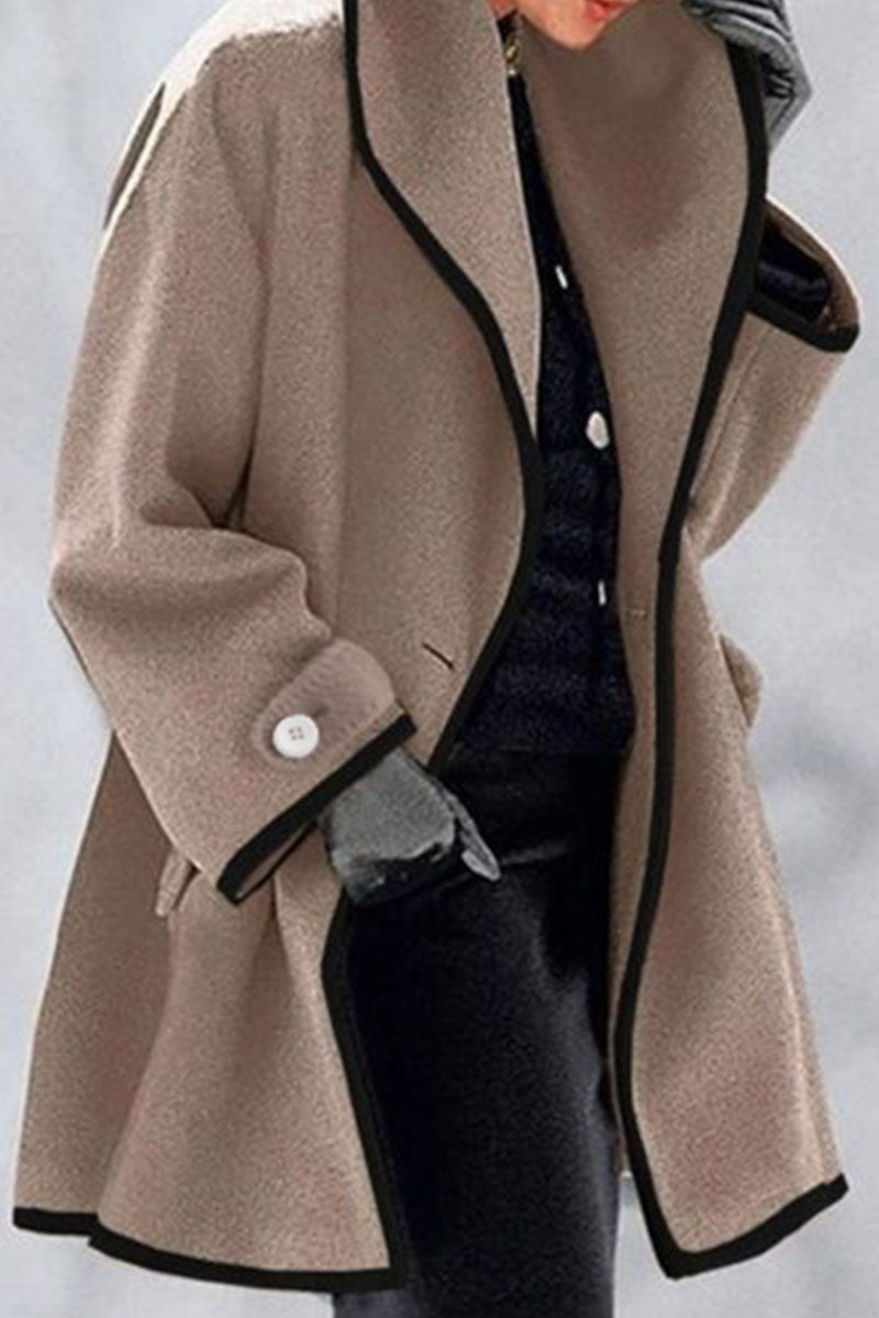 Elegante abrigo patchwork con cuello