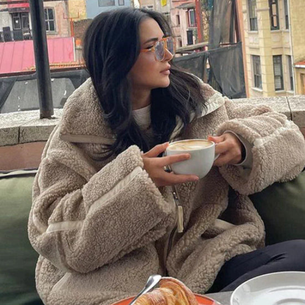 Chaqueta de Mujer Moderna y Cálida con Diseño Acogedor para Invierno