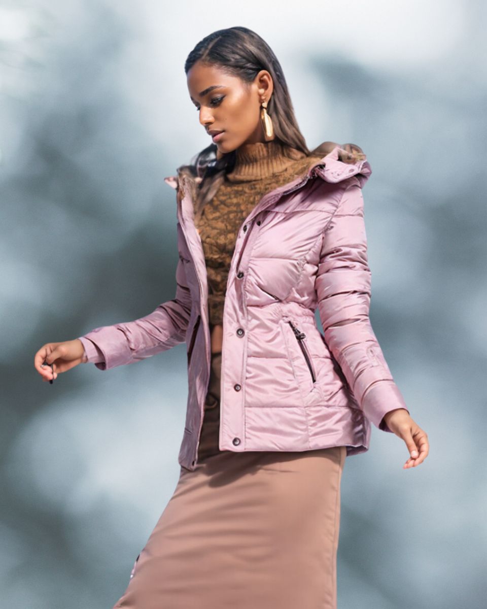 Chaqueta con capucha para mujer de diseño moderno