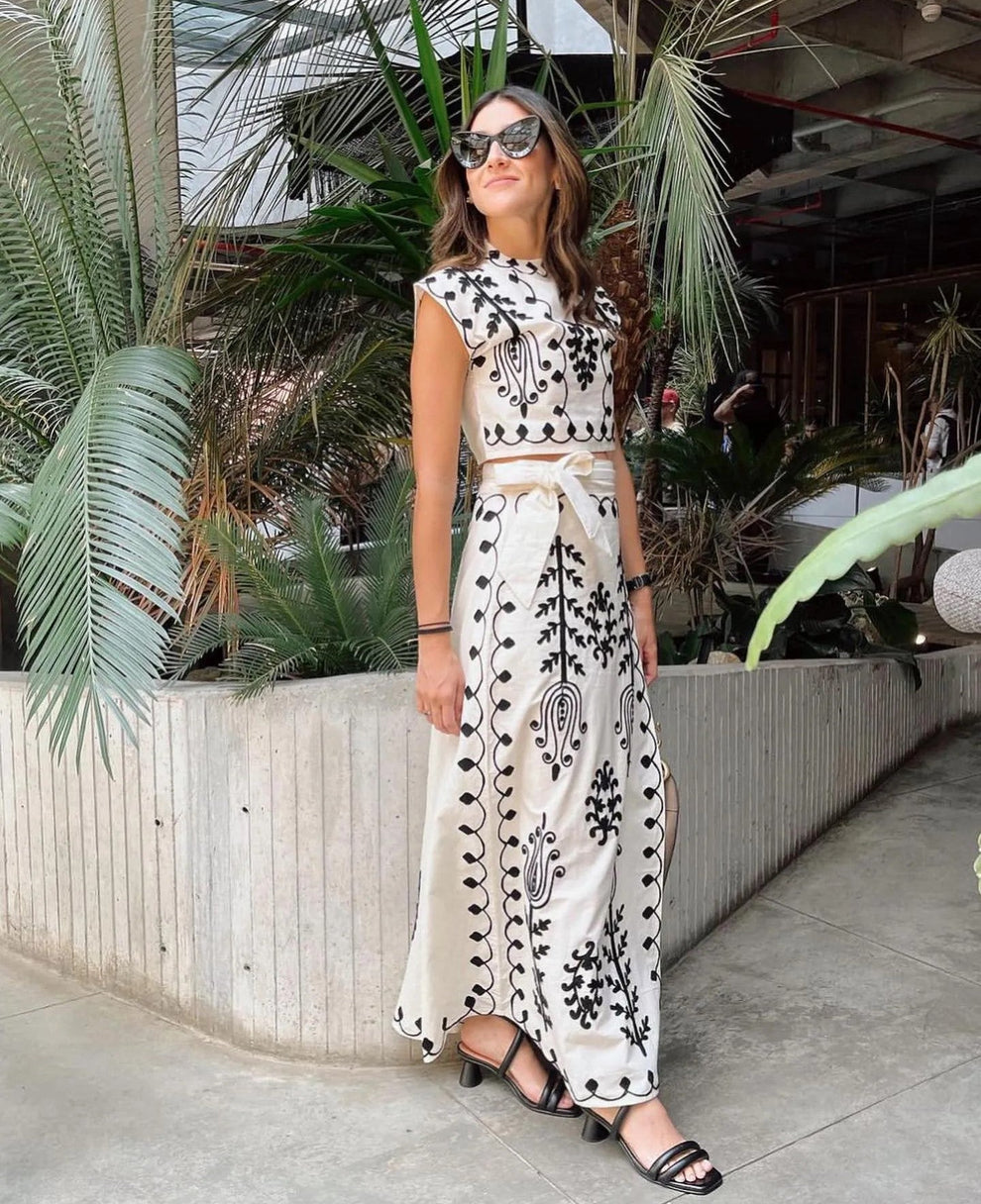 Conjunto de dos piezas con estampado compuesto por top y falda