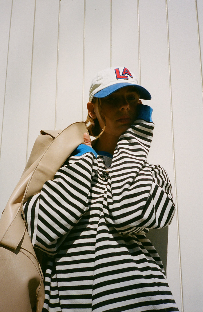 Suéter Oversize con Rayas para un Mira Moderno