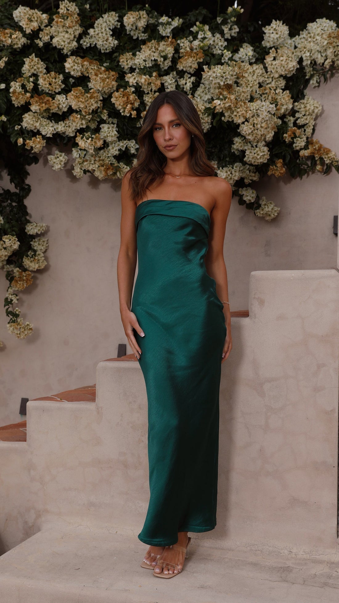 Vestido elegante sin tirantes ideal para cualquier ocasión