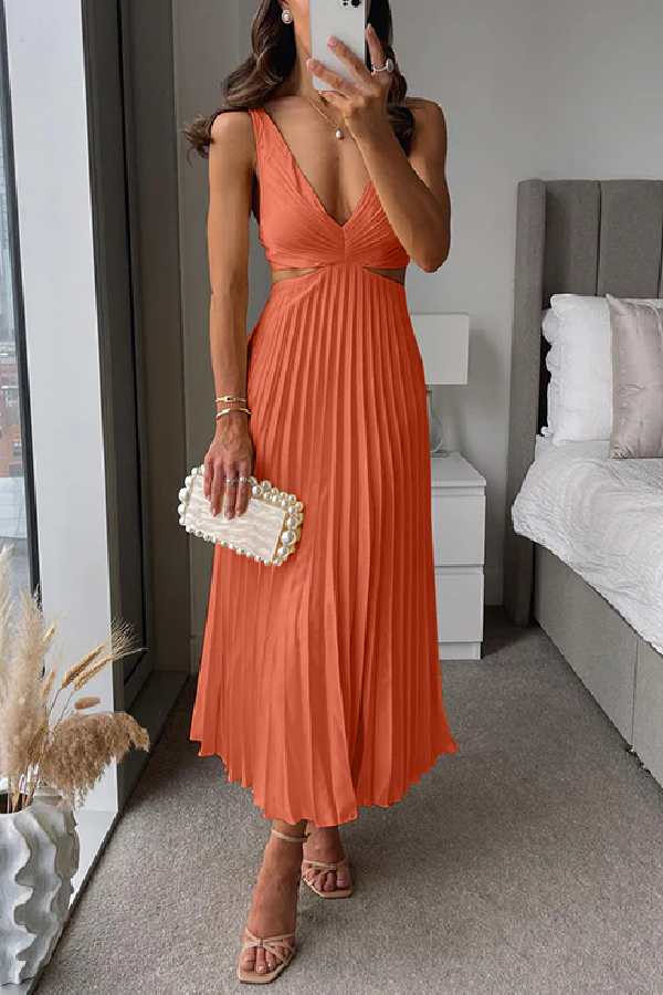 Vestido largo plisado sin mangas con escote en v y detalle recortado en la cintura