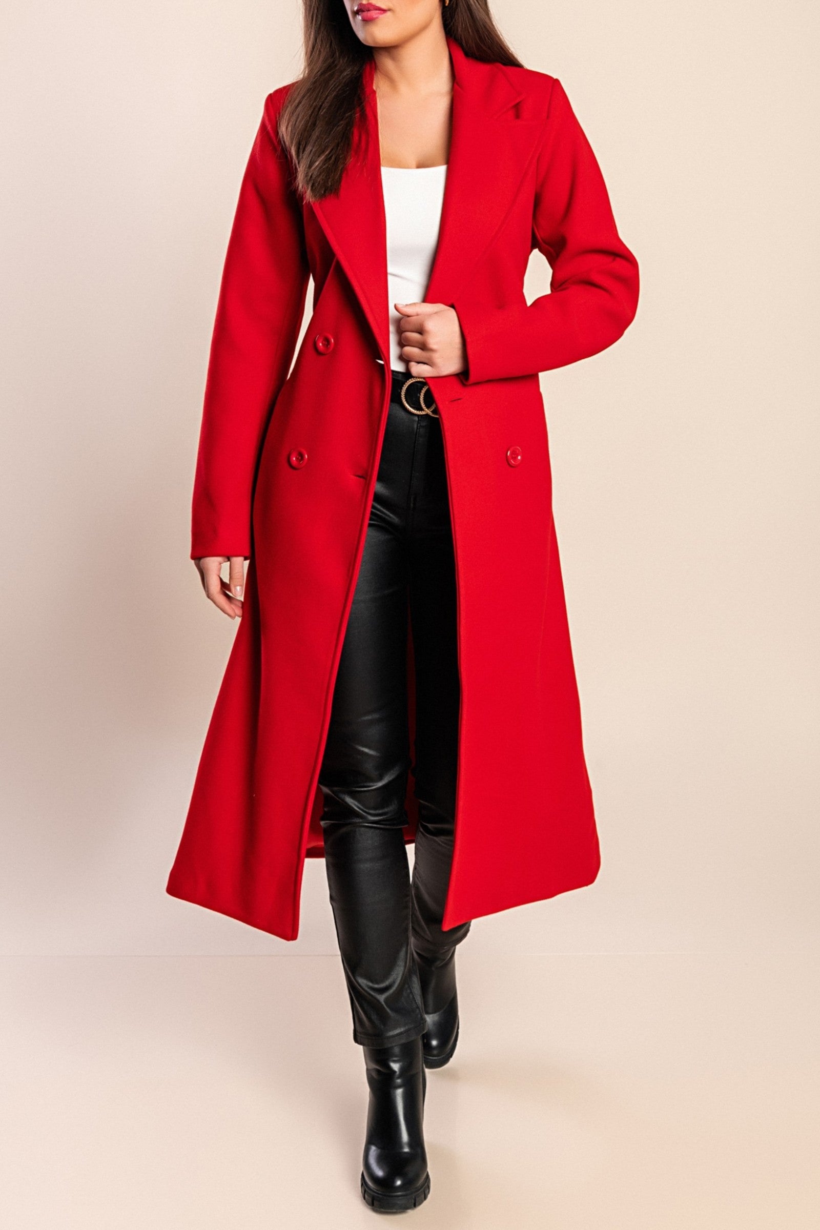 Abrigo largo elegante para mujer con cierre de botones y diseño sofisticado