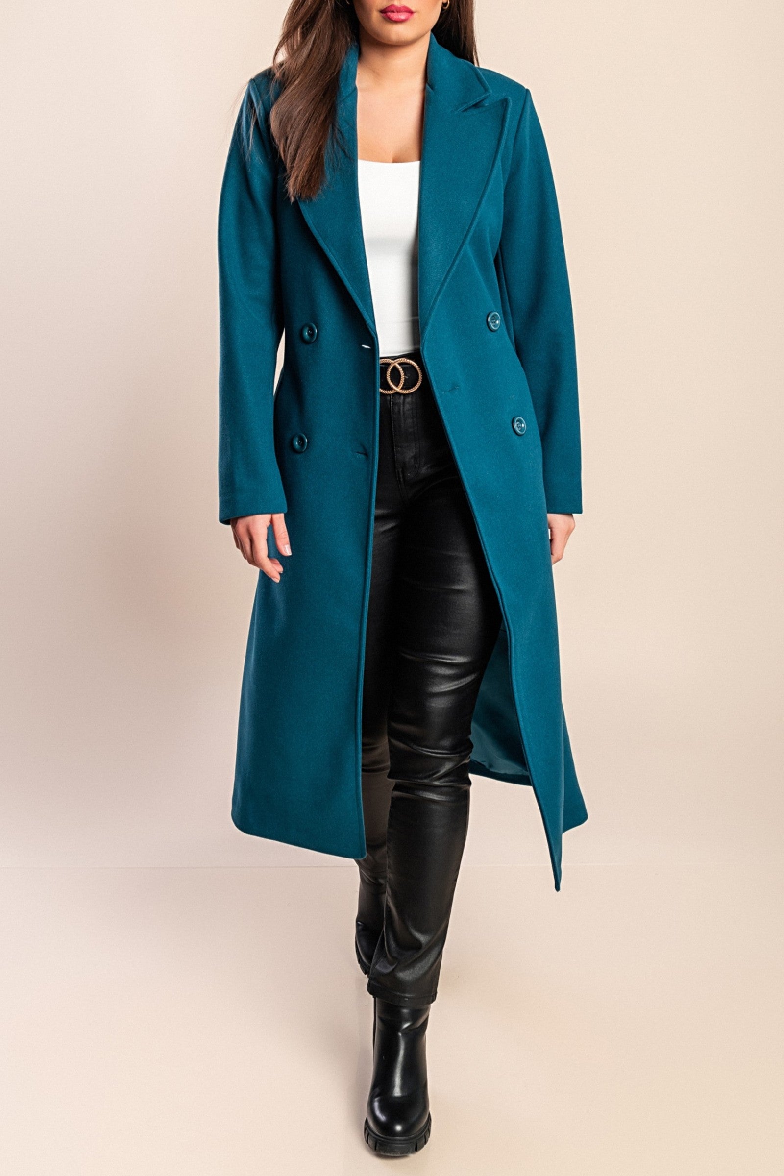 Abrigo largo elegante para mujer con cierre de botones y diseño sofisticado