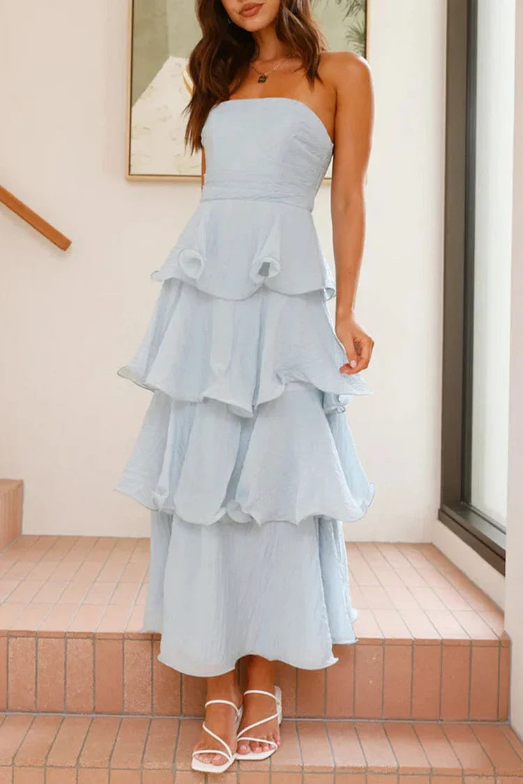 Vestido sin espalda con volantes y falda tipo pastel ideal para ocasiones especiales