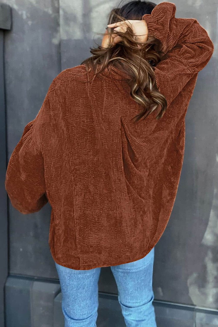 Camisa de Pana con Mangas Abullonadas en Color Café para un Estilo Sin Esfuerzo