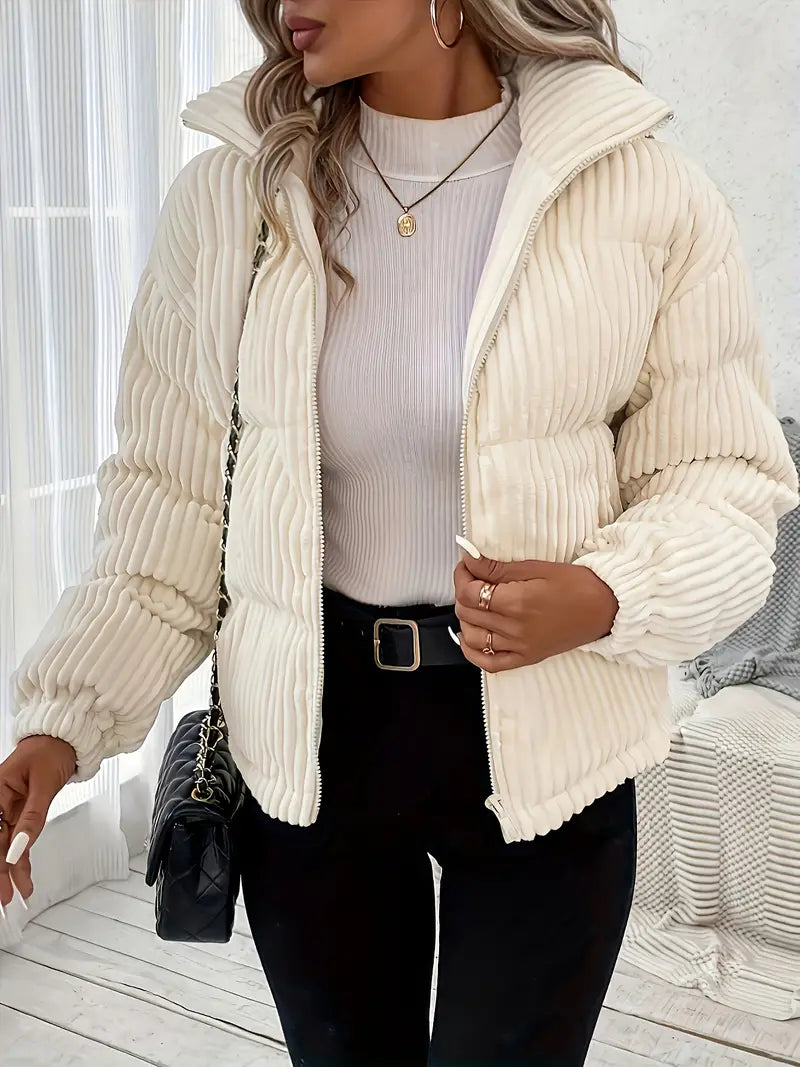 Chaqueta corta de mujer con cuello alto diseño casual y abrigado ideal para el invierno