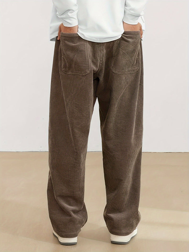 Pantalón ancho moderno para hombre con bolsillos funcionales