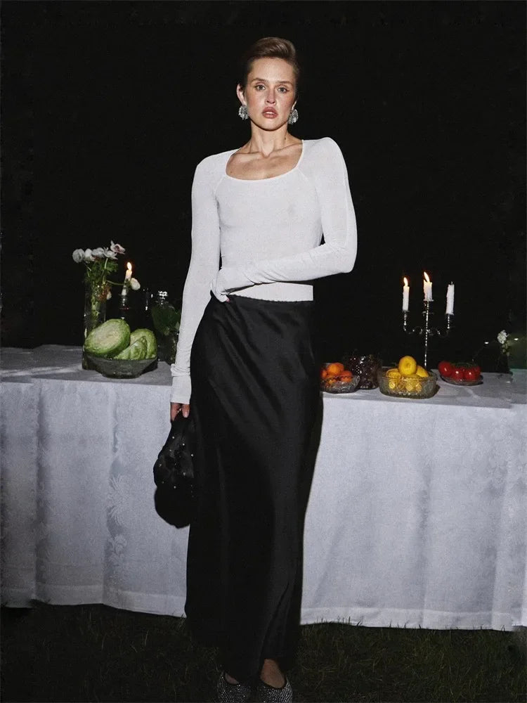 Falda maxi con acabado brillante y abertura lateral