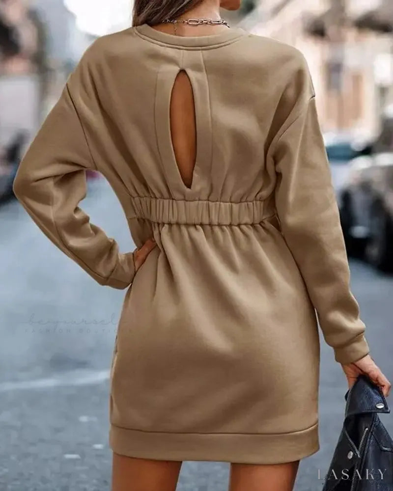 Vestido Deportivo con Manga Larga y Detalle de Recorte en la Espalda