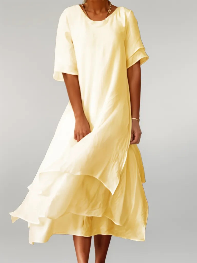 Vestido largo con falda en capas y mangas tres cuartos para un look sofisticado