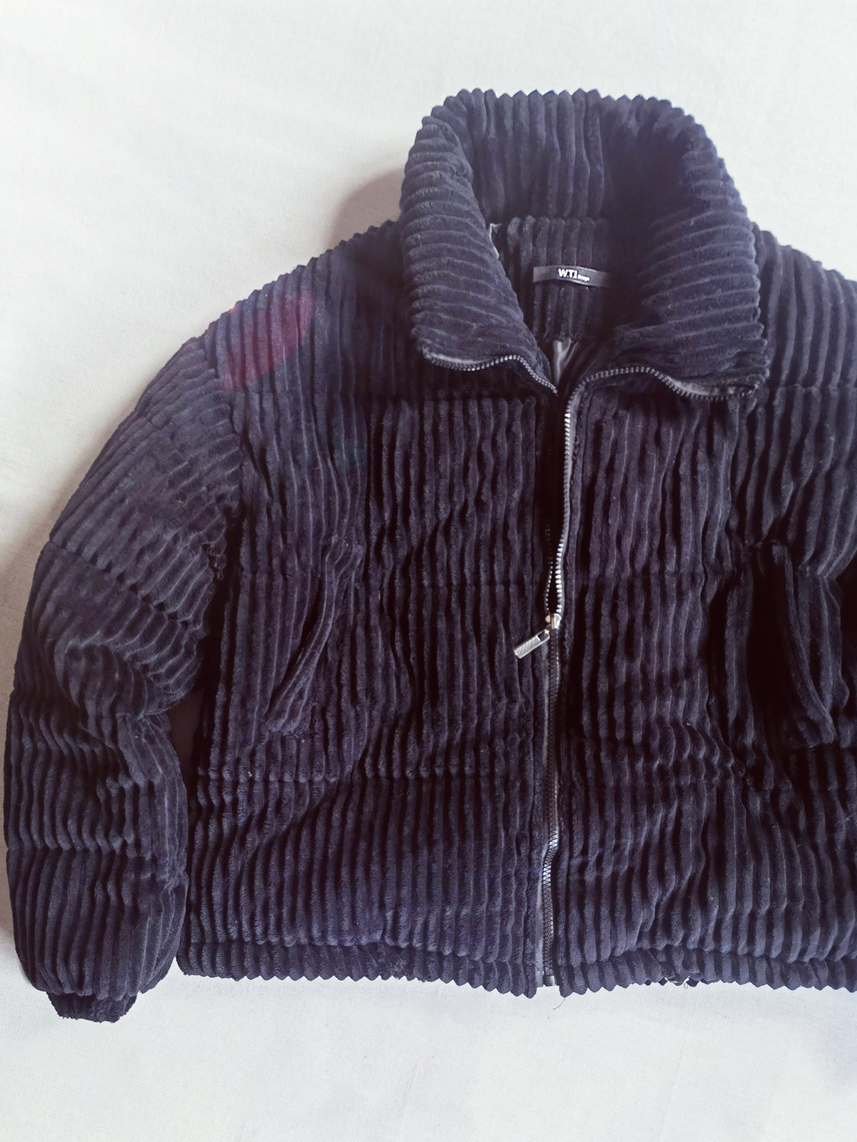 Chaqueta Acolchada de Cuello Alto en Color Crema para Mujer
