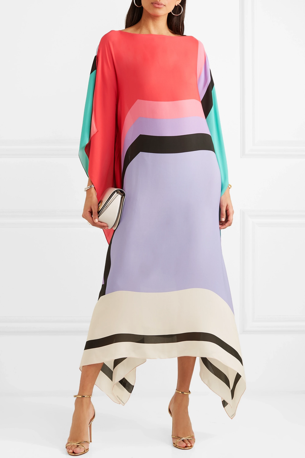 Vestido midi moderno estilo murciélago con estampado geométrico elegante