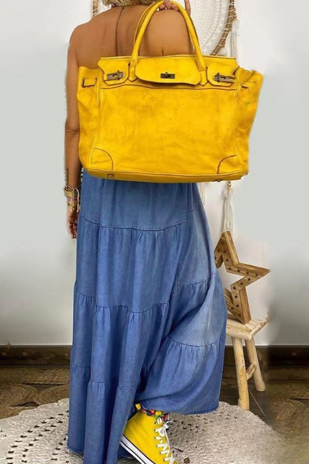 Vestido largo moderno y casual con escote descubierto y espalda abierta