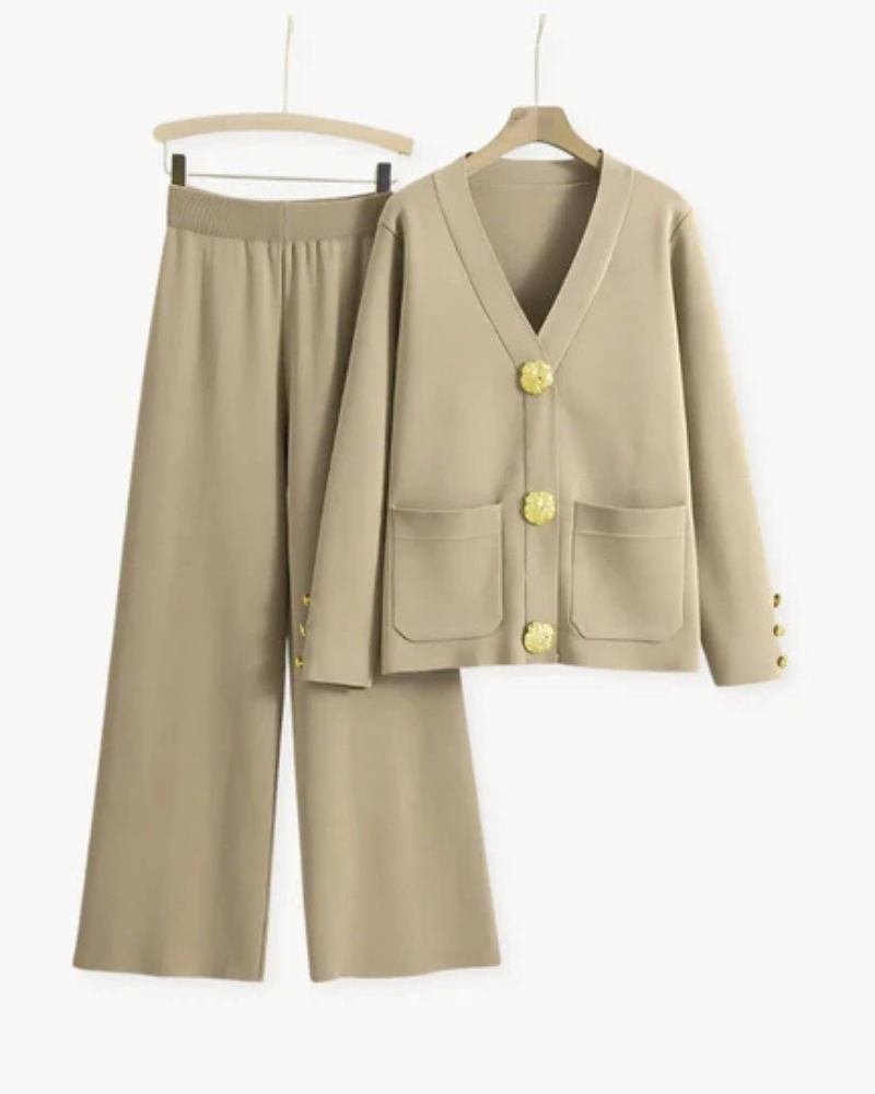 Elegante conjunto femenino con chaqueta de botones grandes y pantalón de pierna ancha