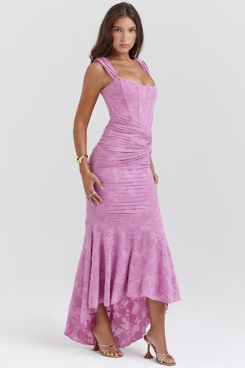Vestido largo con tirantes escote pronunciado y bajo asimétrico