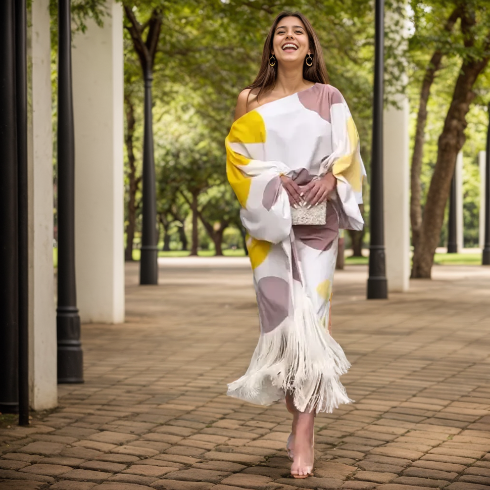 Conjunto elegante de blusa con mangas abullonadas y falda con flecos