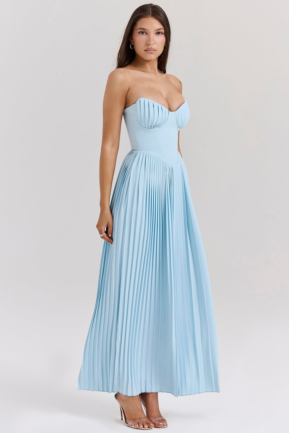 Vestido largo elegante sin tirantes con corsé y escote pronunciado para eventos especiales