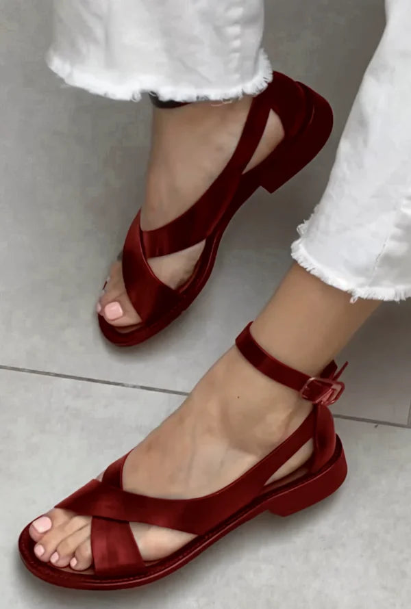 Lana - Chic Sandalias de piel con hebilla cruzada
