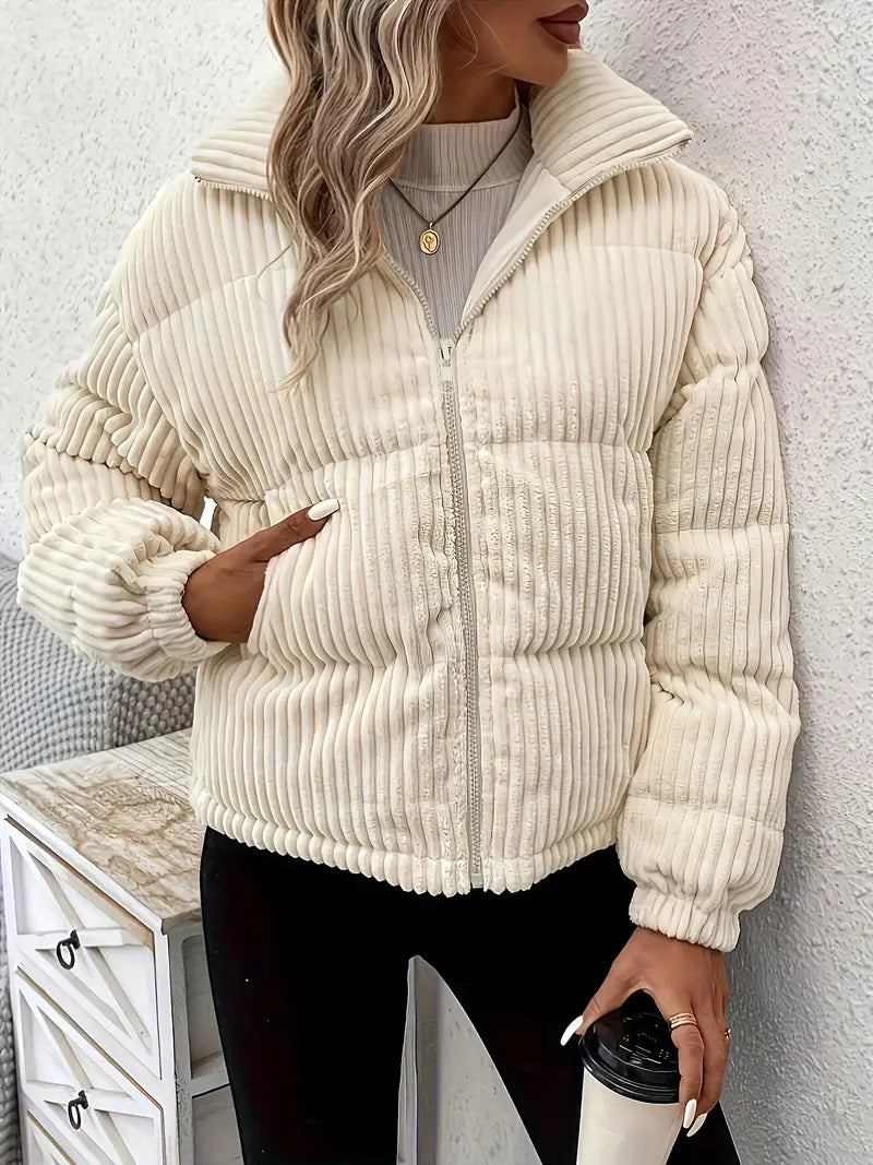 Chaqueta corta de mujer con cuello alto diseño casual y abrigado ideal para el invierno