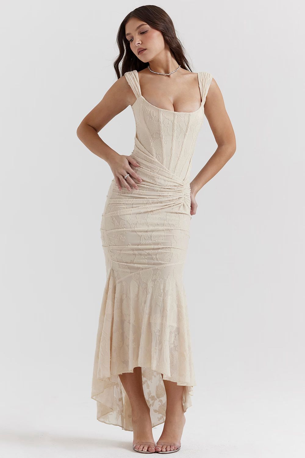 Vestido largo con tirantes escote pronunciado y bajo asimétrico
