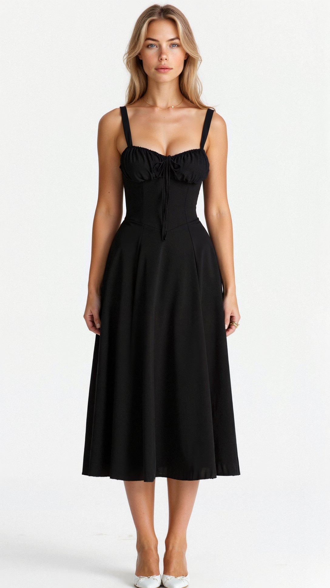 Vestido midi de verano con tirantes y abertura para un look sofisticado