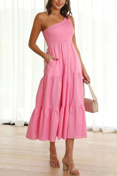 Vestido midi ligero para verano con diseño de un solo hombro y bolsillos laterales