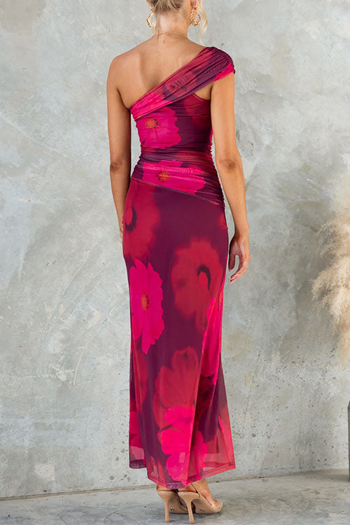 Vestido largo asimétrico con estampado floral elegante