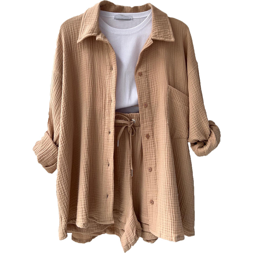Conjunto veraniego de camisa fluida con botones y pantalón corto a juego para mujer