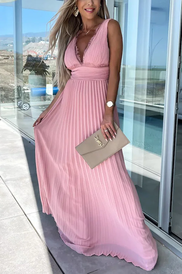 Vestido largo elegante con escote en v plisado y detalle de encaje