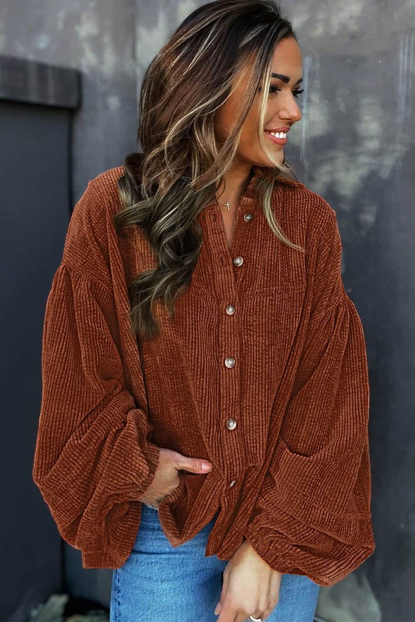 Camisa de Pana con Mangas Abullonadas en Color Café para un Estilo Sin Esfuerzo