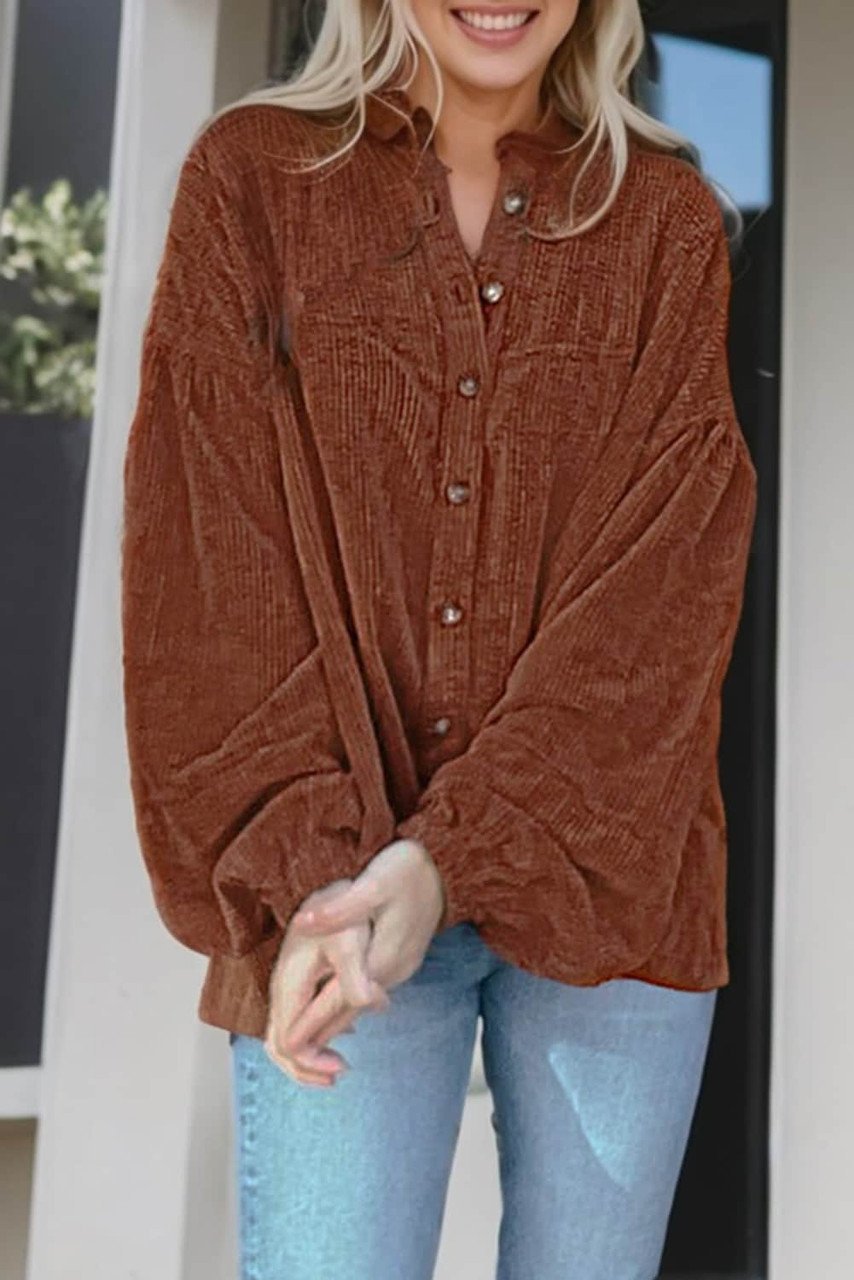 Camisa de Pana con Mangas Abullonadas en Color Café para un Estilo Sin Esfuerzo