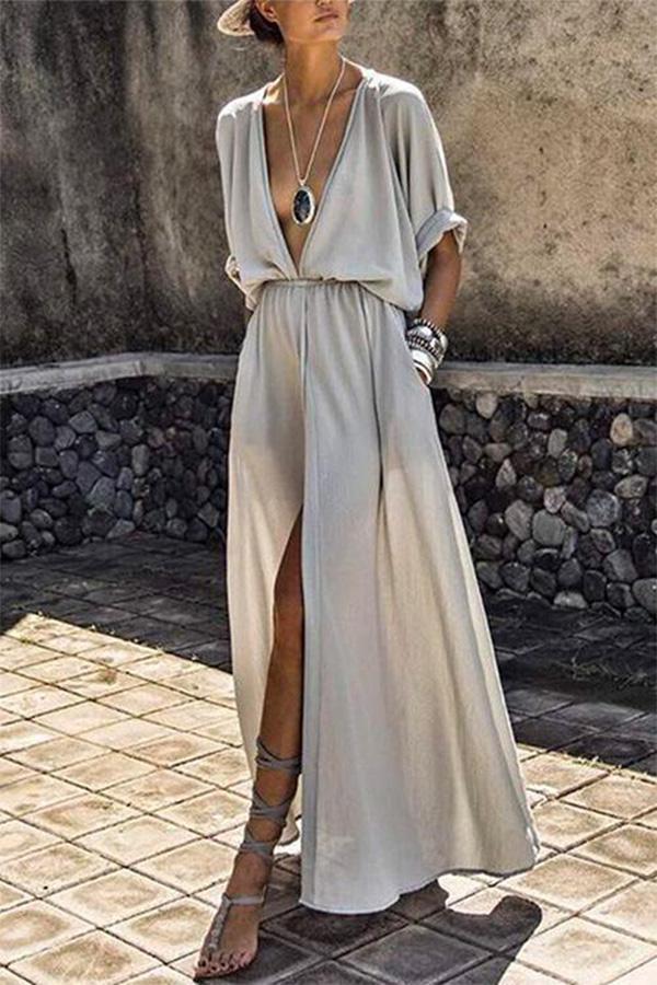 Vestido largo con escote en V profundo, falda amplia y abertura elegante para eventos especiales