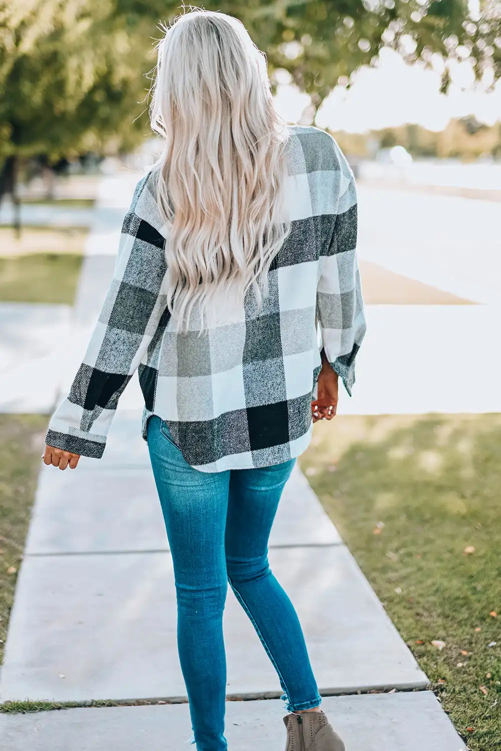 Chaqueta de Cuadros en Bloque de Color Caqui para un Estilo de Invierno Sin Esfuerzo