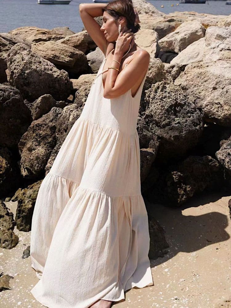 Vestido largo veraniego ligero para playa con tirantes finos y escote profundo