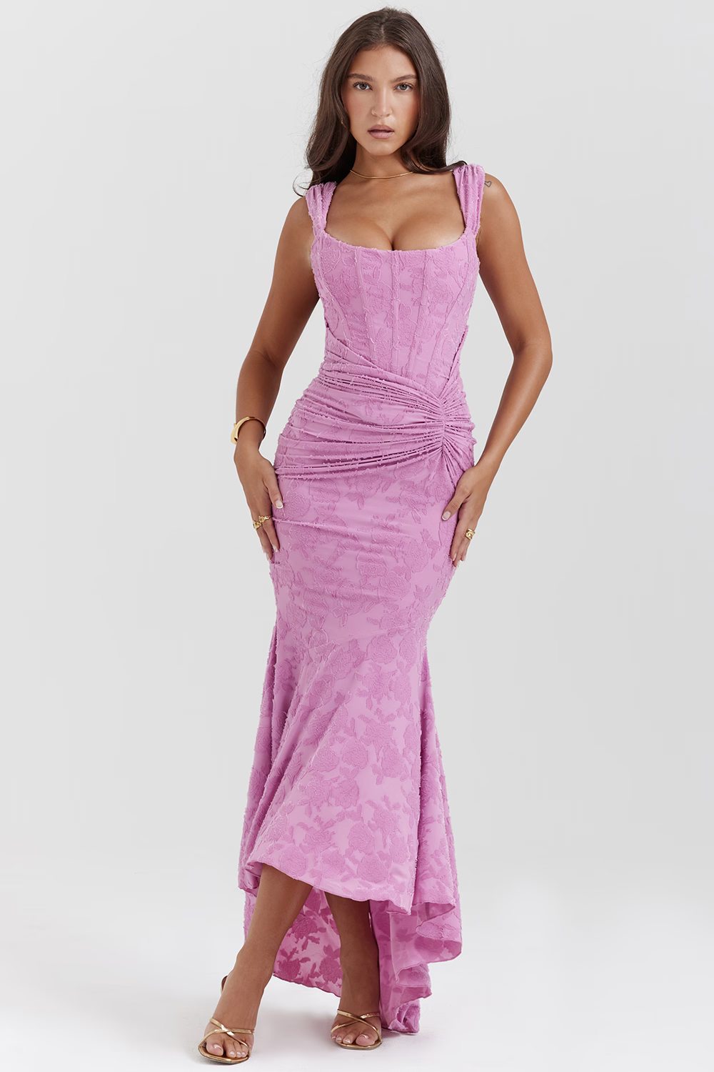 Vestido largo con tirantes escote pronunciado y bajo asimétrico