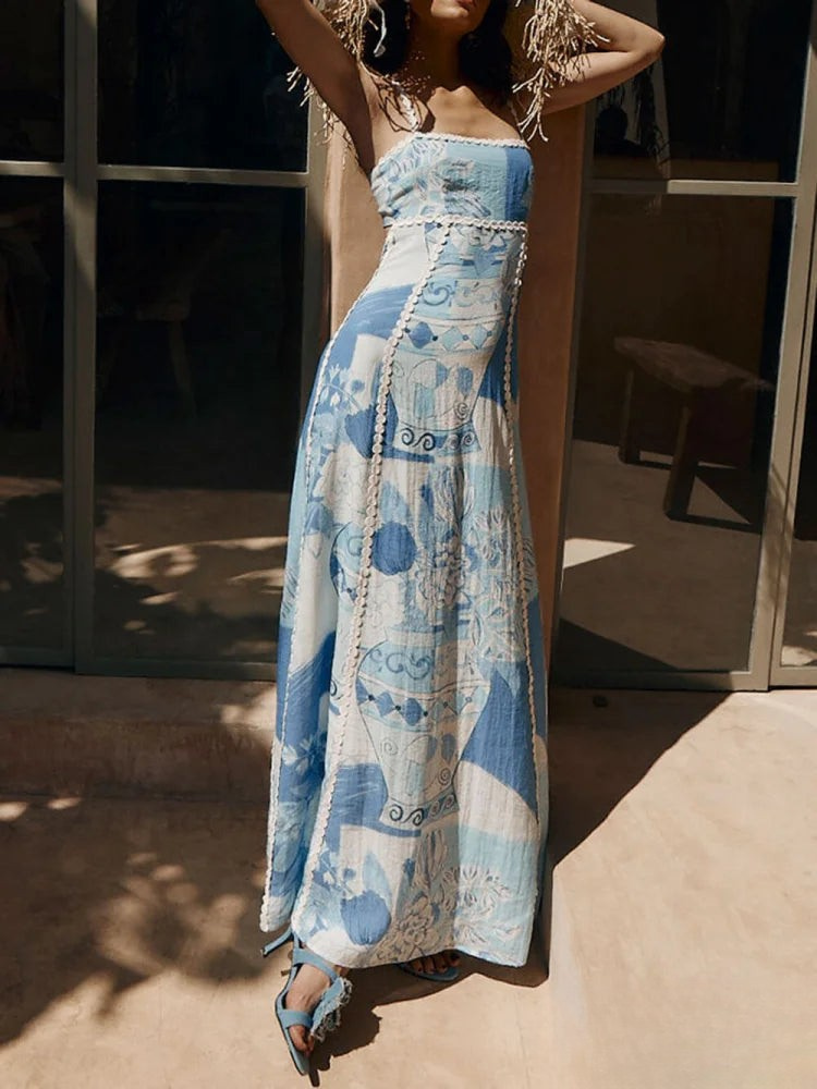 Vestido largo moderno con diseño ajustado y falda con vuelo
