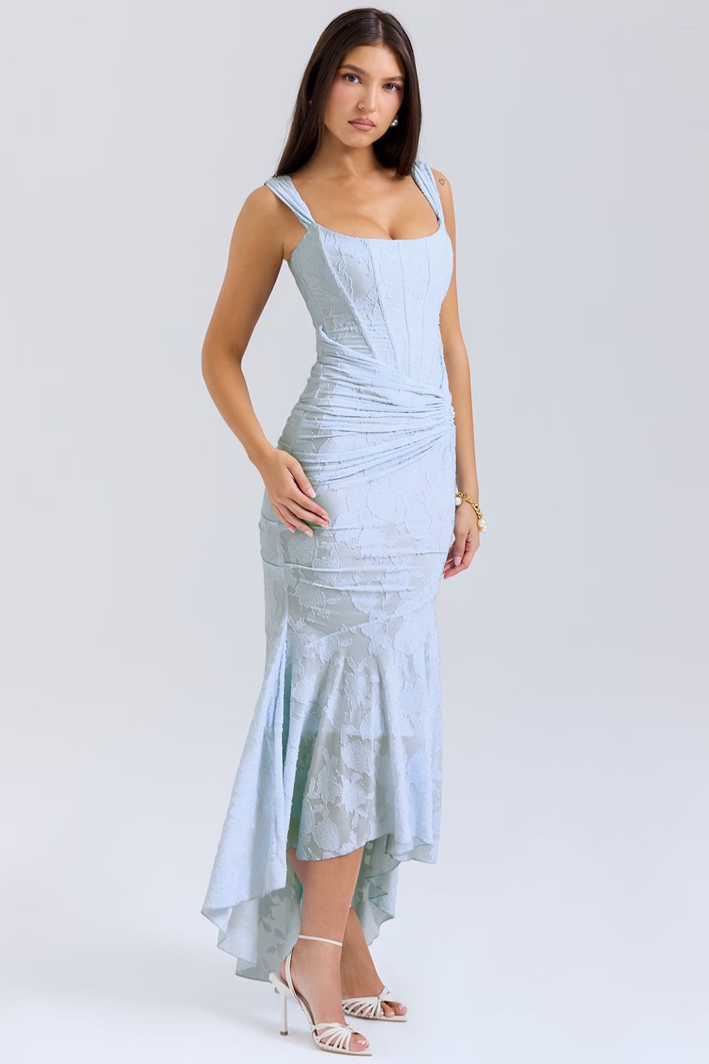 Vestido largo con tirantes escote pronunciado y bajo asimétrico
