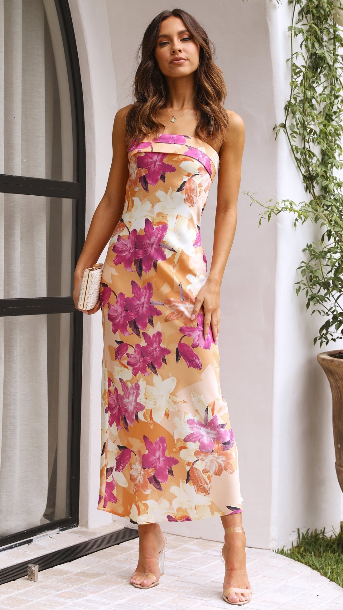 Vestido elegante sin tirantes ideal para cualquier ocasión